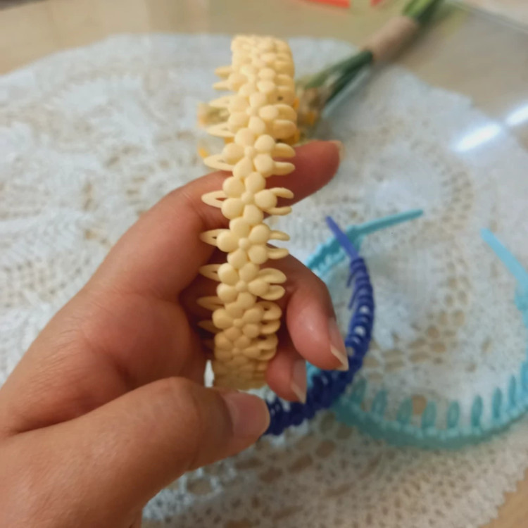 تل مو دخترانه و زنانه گل دار شکوفه شانه دار شمعی و براق زرد پاستیلی