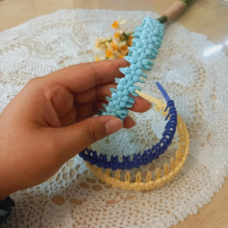 تل مو دخترانه و زنانه گل دار شکوفه شانه دار شمعی و براق آبی پاستیلی