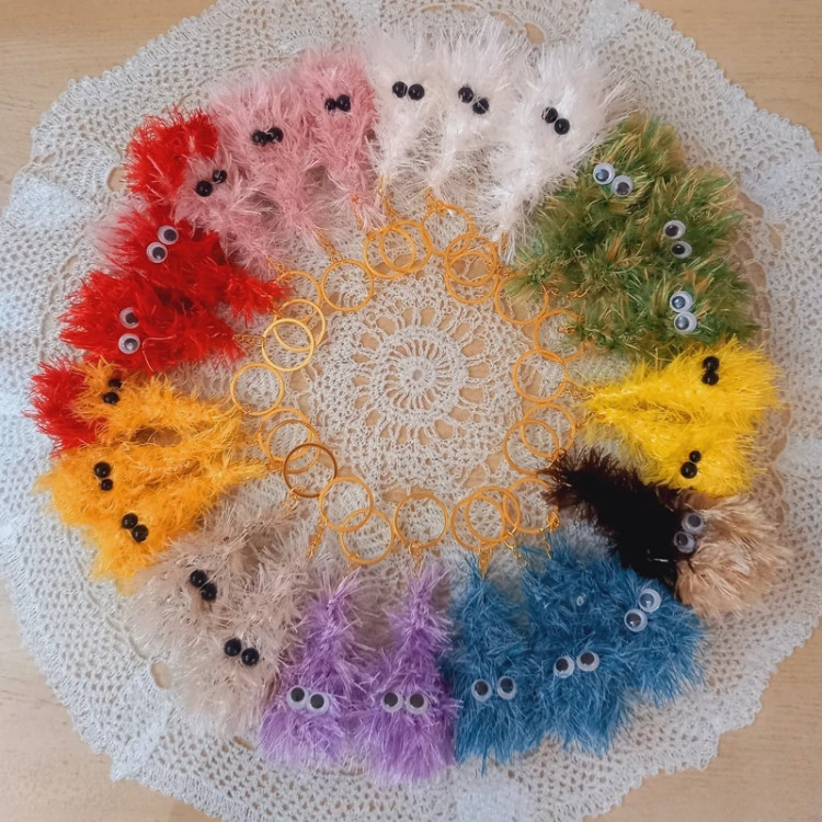 جاکلیدی و آویز کیف بافتنی مدل پشمالوهای رنگارنگ در رنگ های مختلف و قابل شستشو