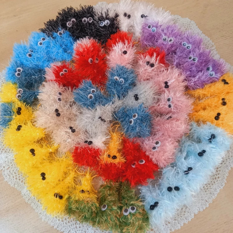 جاکلیدی و آویز کیف بافتنی مدل پشمالوهای رنگارنگ در رنگ های مختلف و قابل شستشو