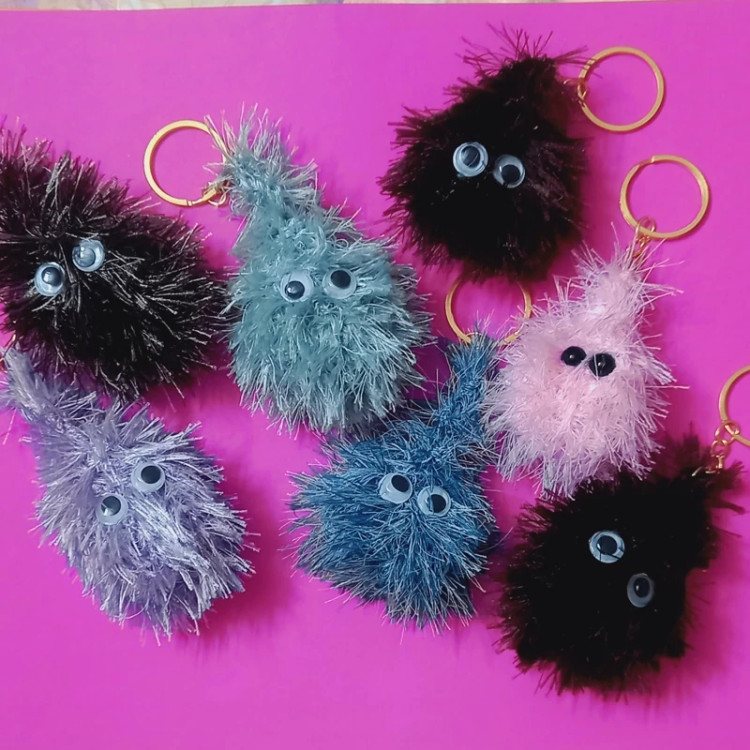 جاکلیدی و آویز کیف بافتنی مدل پشمالوهای رنگارنگ در رنگ های مختلف و قابل شستشو