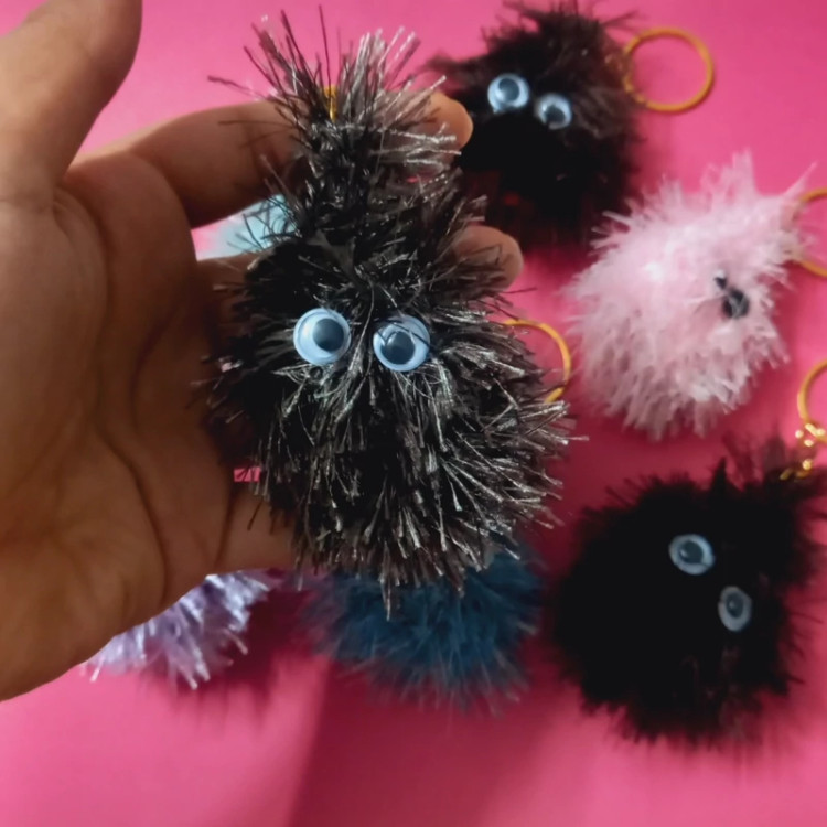 جاکلیدی و آویز کیف بافتنی مدل پشمالوهای رنگارنگ در رنگ های مختلف و قابل شستشو