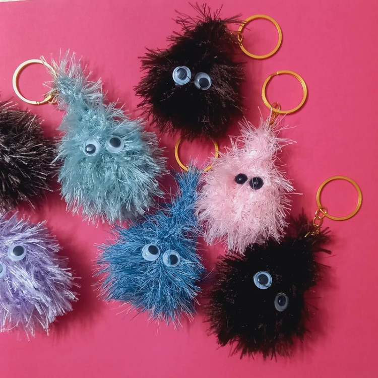 جاکلیدی و آویز کیف بافتنی مدل پشمالوهای رنگارنگ در رنگ های مختلف و قابل شستشو