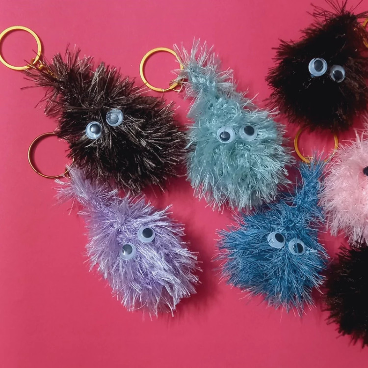 جاکلیدی و آویز کیف بافتنی مدل پشمالوهای رنگارنگ در رنگ های مختلف و قابل شستشو