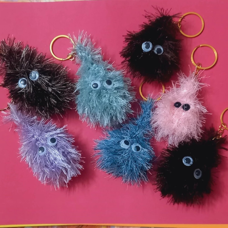 جاکلیدی و آویز کیف بافتنی مدل پشمالوهای رنگارنگ در رنگ های مختلف و قابل شستشو