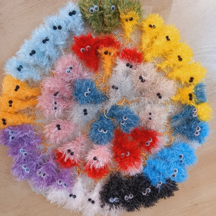 جاکلیدی و آویز کیف بافتنی مدل توپک پشمالو در رنگ های مختلف