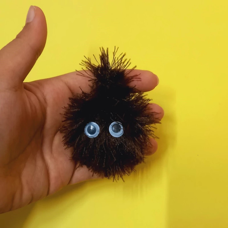 جاکلیدی و آویز کیف بافتنی مدل توپک پشمالو در رنگ های مختلف