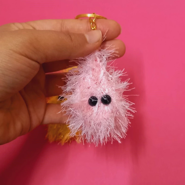 جاکلیدی و آویز کیف بافتنی مدل توپک پشمالو در رنگ های مختلف