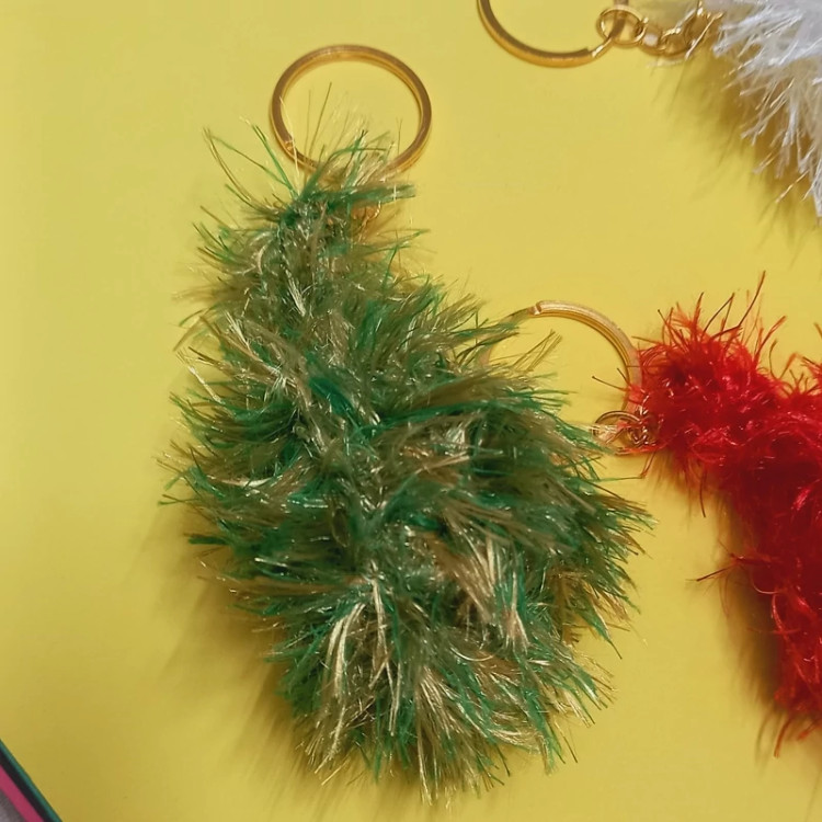 جاکلیدی و آویز کیف بافتنی مدل پشمالوهای رنگارنگ در رنگ های مختلف و قابل شستشو بدون چشم