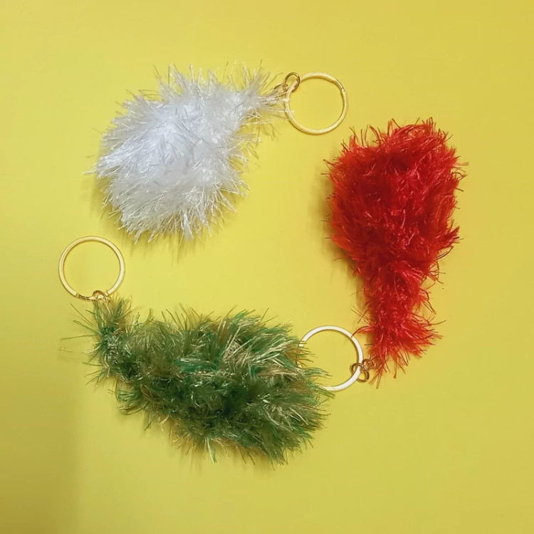 جاکلیدی و آویز کیف بافتنی مدل پشمالوهای رنگارنگ در رنگ های مختلف و قابل شستشو بدون چشم