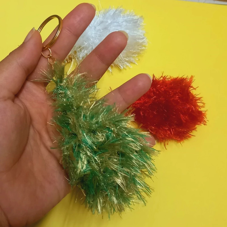 جاکلیدی و آویز کیف بافتنی مدل پشمالوهای رنگارنگ در رنگ های مختلف و قابل شستشو بدون چشم