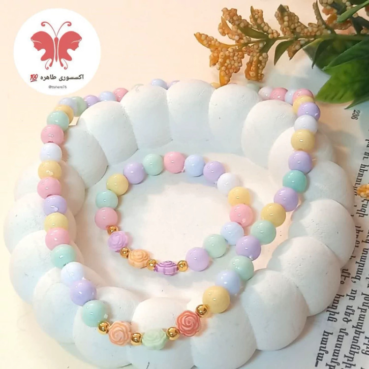 ست دستبند و گردنبند مرواریدی رنگی گلدار و قلبی حرف م حرف د حرف س